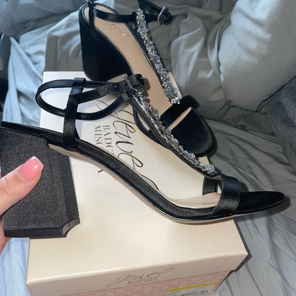 Jewel Badgley Mischka Black Heels Elegant Design